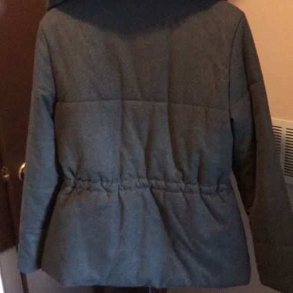 Cold weather jacket. Size medium. - Picture 3 of 4